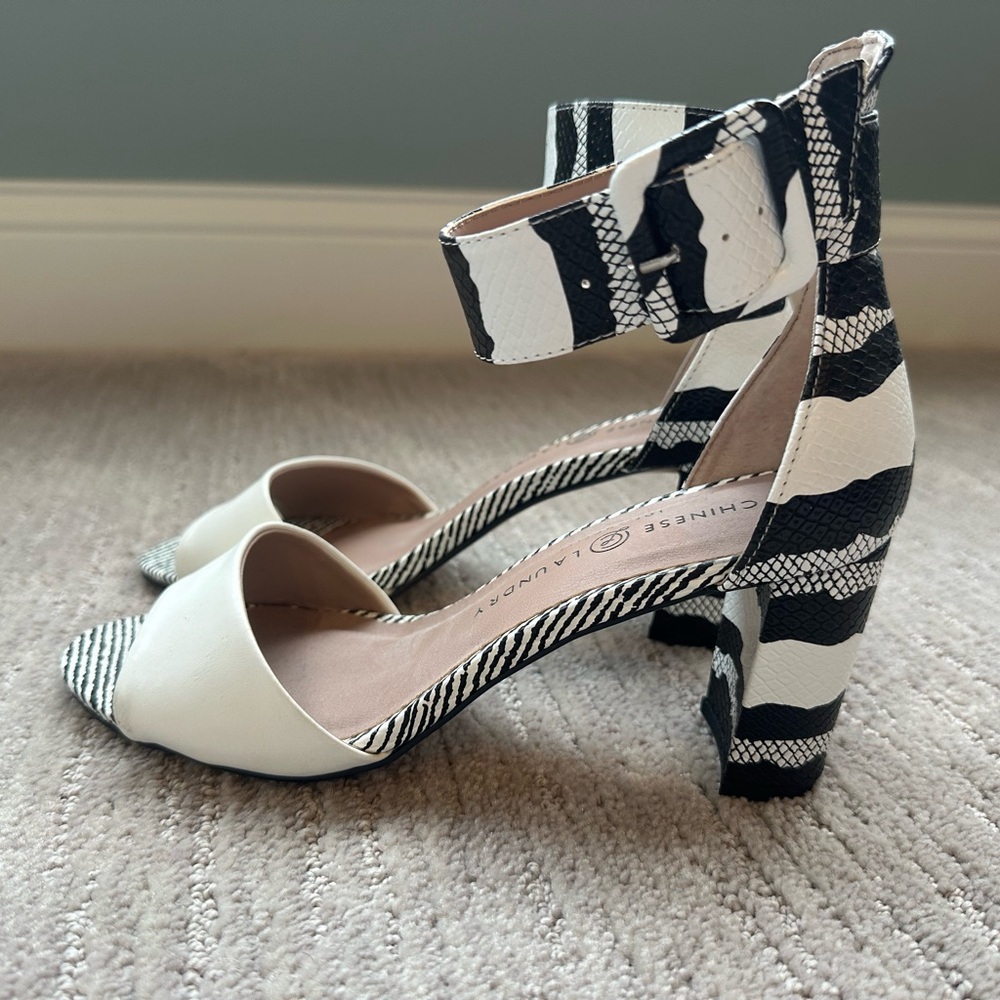 NWOT Chinese laundry zebra print open toe block heels size 7.5 - Picture 2 of 4